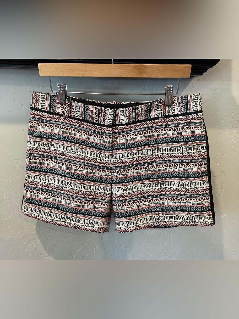 New The Limited Black, White & Pink Patterned textured Woven Shorts 6